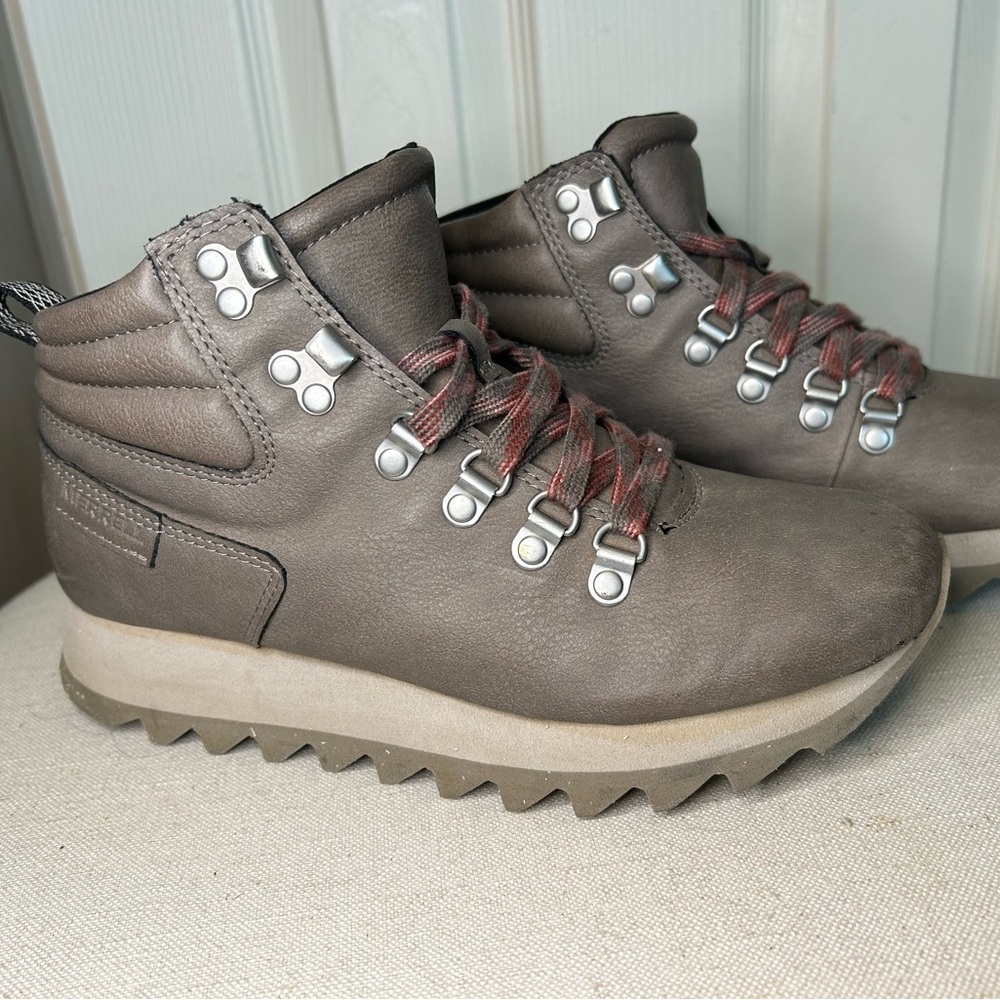 Merrell Women's Alpine Hiker Brown Athletic Lace-up Vegan Leather Hiking Boots